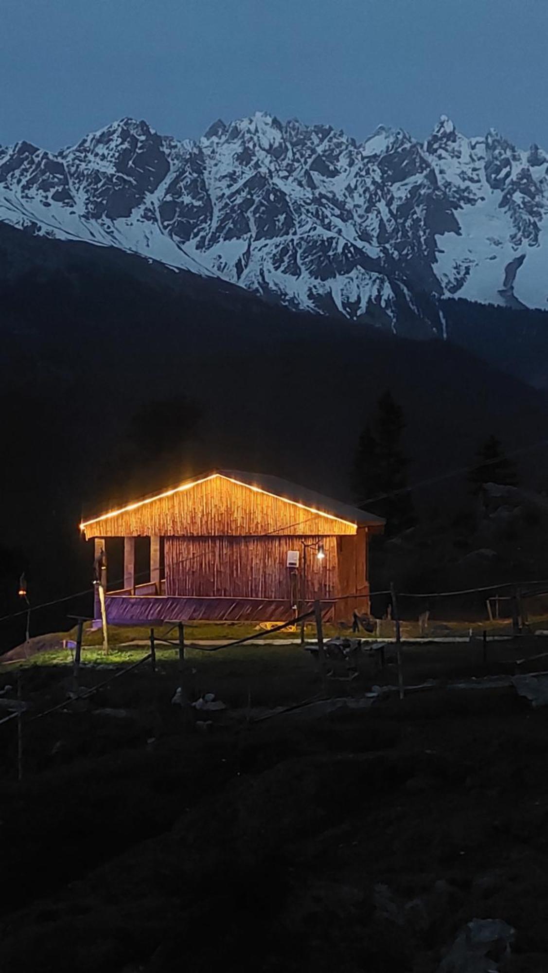 Khana Badosh Resort Kalam Esterno foto
